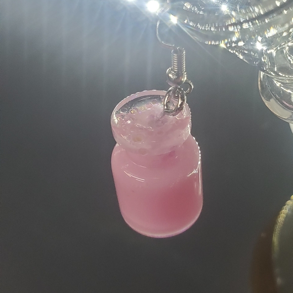 Strawberry 🍓 Boba Tea Earrings - Picture 3 of 3